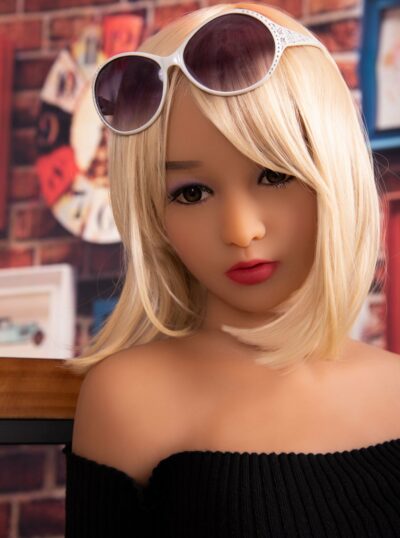 evelin-sunglasses-girl-sex-doll