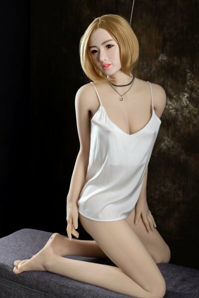 giana-short-blonde-hair-asian-girl-sex-doll